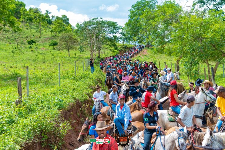 Cavaleiros e amazonas lotam as ruas de Cachoeira do Aranã, durante a Cavalgada Show 213