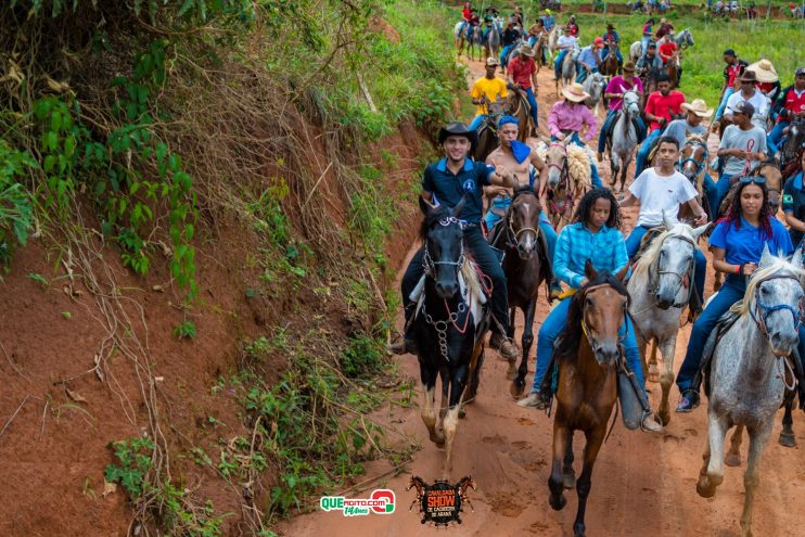 Cavaleiros e amazonas lotam as ruas de Cachoeira do Aranã, durante a Cavalgada Show 225