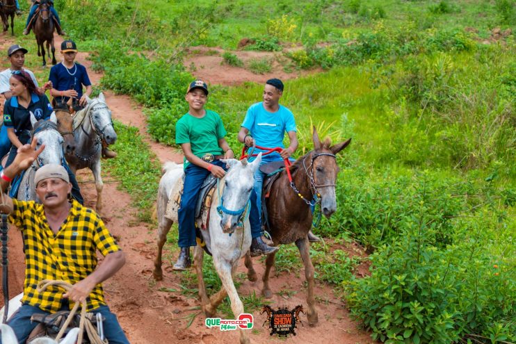 Cavaleiros e amazonas lotam as ruas de Cachoeira do Aranã, durante a Cavalgada Show 230