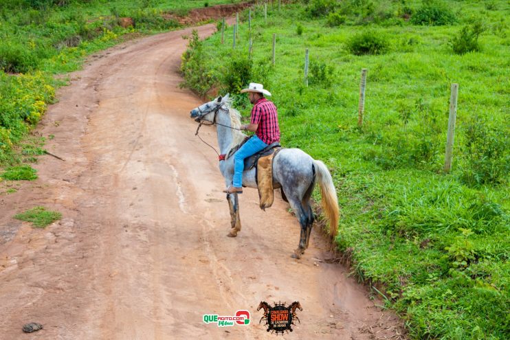 Cavaleiros e amazonas lotam as ruas de Cachoeira do Aranã, durante a Cavalgada Show 231