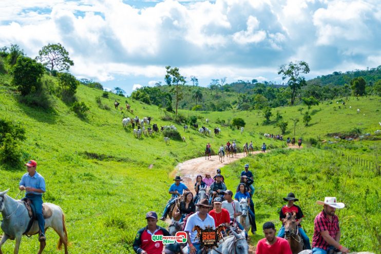 Cavaleiros e amazonas lotam as ruas de Cachoeira do Aranã, durante a Cavalgada Show 238