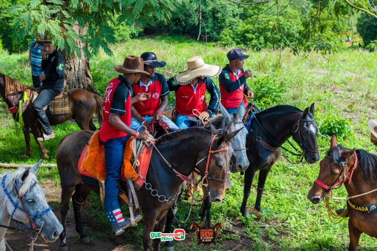 Cavaleiros e amazonas lotam as ruas de Cachoeira do Aranã, durante a Cavalgada Show 242