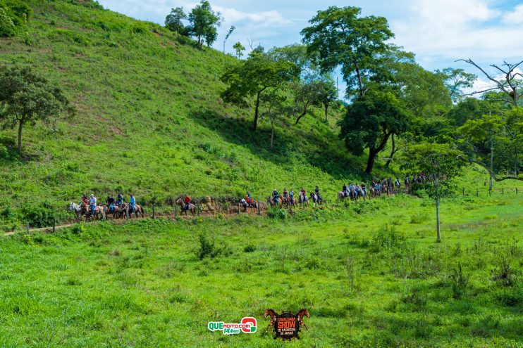 Cavaleiros e amazonas lotam as ruas de Cachoeira do Aranã, durante a Cavalgada Show 246