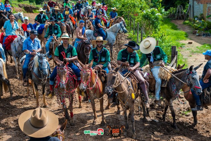 Cavaleiros e amazonas lotam as ruas de Cachoeira do Aranã, durante a Cavalgada Show 248