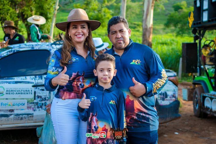 Cavaleiros e amazonas lotam as ruas de Cachoeira do Aranã, durante a Cavalgada Show 275