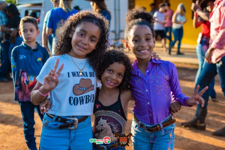 Cavaleiros e amazonas lotam as ruas de Cachoeira do Aranã, durante a Cavalgada Show 283