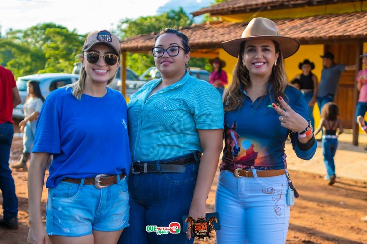 Cavaleiros e amazonas lotam as ruas de Cachoeira do Aranã, durante a Cavalgada Show 286