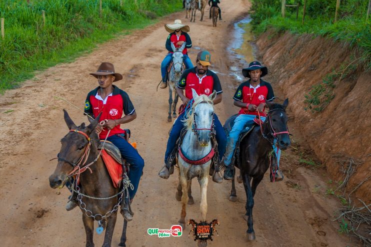 Cavaleiros e amazonas lotam as ruas de Cachoeira do Aranã, durante a Cavalgada Show 288