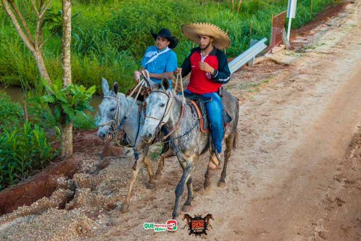 Cavaleiros e amazonas lotam as ruas de Cachoeira do Aranã, durante a Cavalgada Show 292