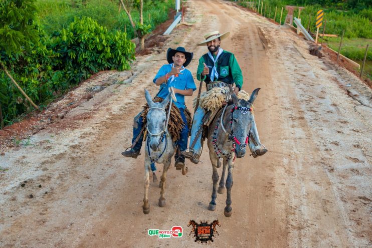 Cavaleiros e amazonas lotam as ruas de Cachoeira do Aranã, durante a Cavalgada Show 297