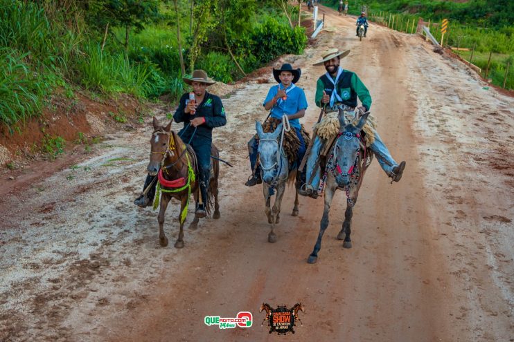 Cavaleiros e amazonas lotam as ruas de Cachoeira do Aranã, durante a Cavalgada Show 301