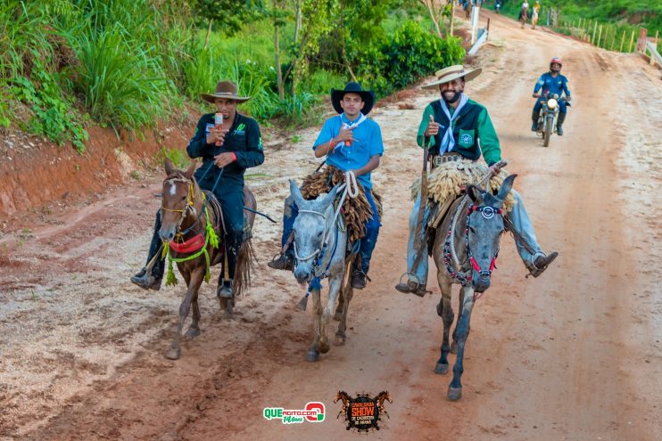 Cavaleiros e amazonas lotam as ruas de Cachoeira do Aranã, durante a Cavalgada Show 302