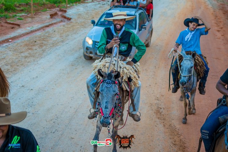 Cavaleiros e amazonas lotam as ruas de Cachoeira do Aranã, durante a Cavalgada Show 311