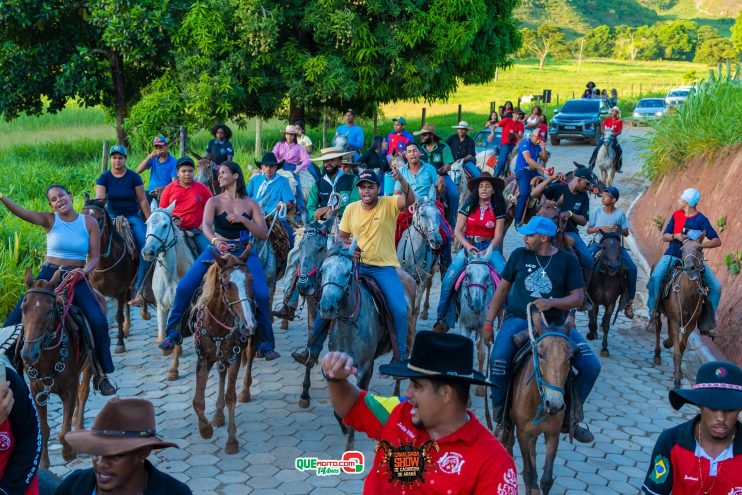 Cavaleiros e amazonas lotam as ruas de Cachoeira do Aranã, durante a Cavalgada Show 321