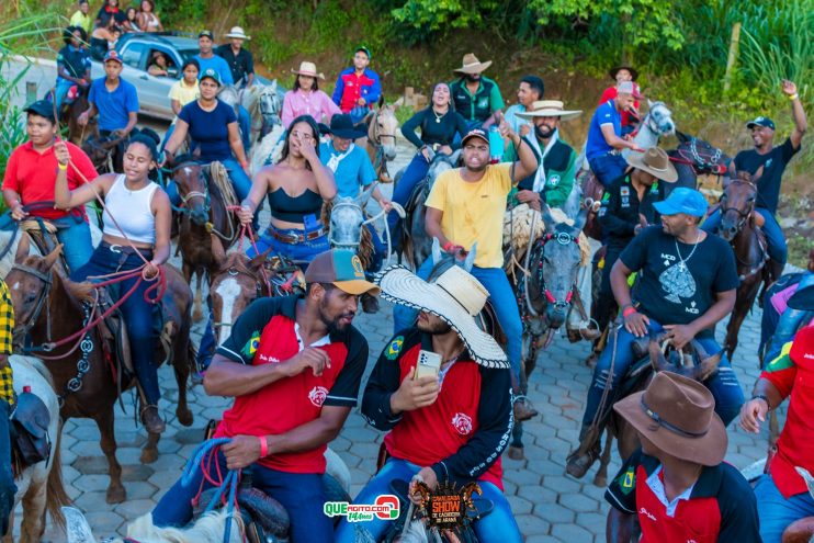 Cavaleiros e amazonas lotam as ruas de Cachoeira do Aranã, durante a Cavalgada Show 324