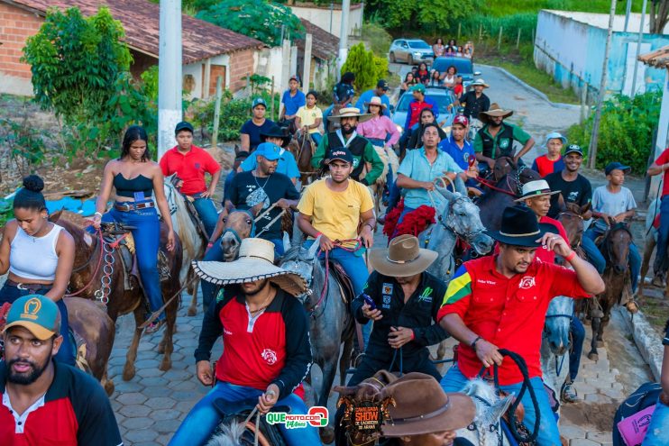 Cavaleiros e amazonas lotam as ruas de Cachoeira do Aranã, durante a Cavalgada Show 325