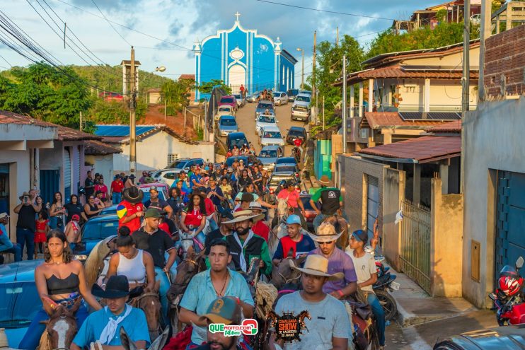 Cavaleiros e amazonas lotam as ruas de Cachoeira do Aranã, durante a Cavalgada Show 330