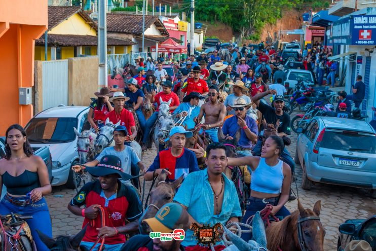 Cavaleiros e amazonas lotam as ruas de Cachoeira do Aranã, durante a Cavalgada Show 334