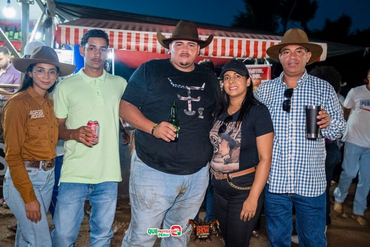 Cavaleiros e amazonas lotam as ruas de Cachoeira do Aranã, durante a Cavalgada Show 383