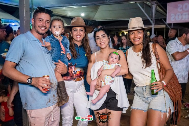 Cavaleiros e amazonas lotam as ruas de Cachoeira do Aranã, durante a Cavalgada Show 387