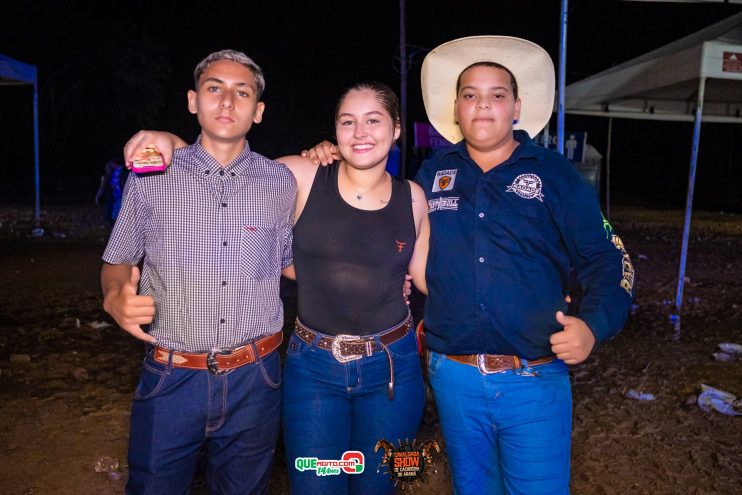 Cavaleiros e amazonas lotam as ruas de Cachoeira do Aranã, durante a Cavalgada Show 484