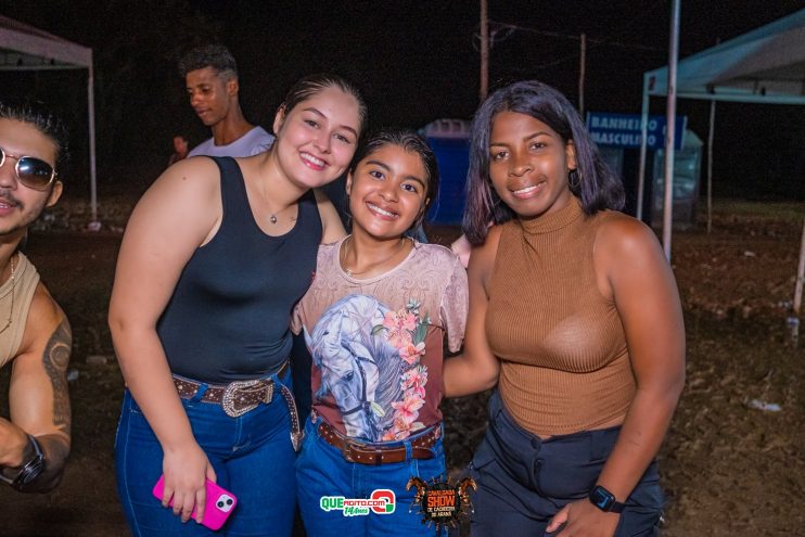 Cavaleiros e amazonas lotam as ruas de Cachoeira do Aranã, durante a Cavalgada Show 490