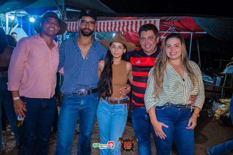 Cavaleiros e amazonas lotam as ruas de Cachoeira do Aranã, durante a Cavalgada Show 500