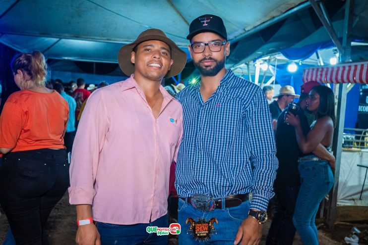 Cavaleiros e amazonas lotam as ruas de Cachoeira do Aranã, durante a Cavalgada Show 501