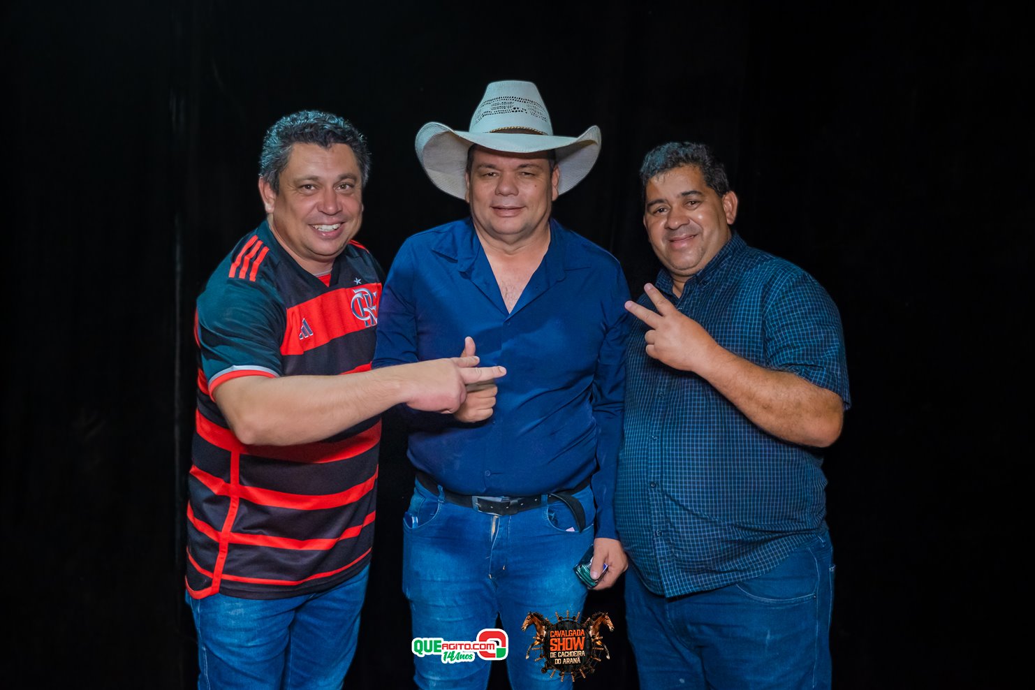 Cavaleiros e amazonas lotam as ruas de Cachoeira do Aranã, durante a Cavalgada Show 19