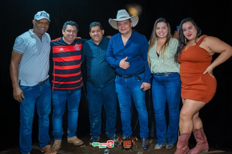 Cavaleiros e amazonas lotam as ruas de Cachoeira do Aranã, durante a Cavalgada Show 525