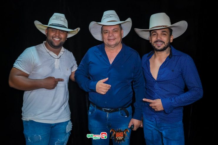 Cavaleiros e amazonas lotam as ruas de Cachoeira do Aranã, durante a Cavalgada Show 540