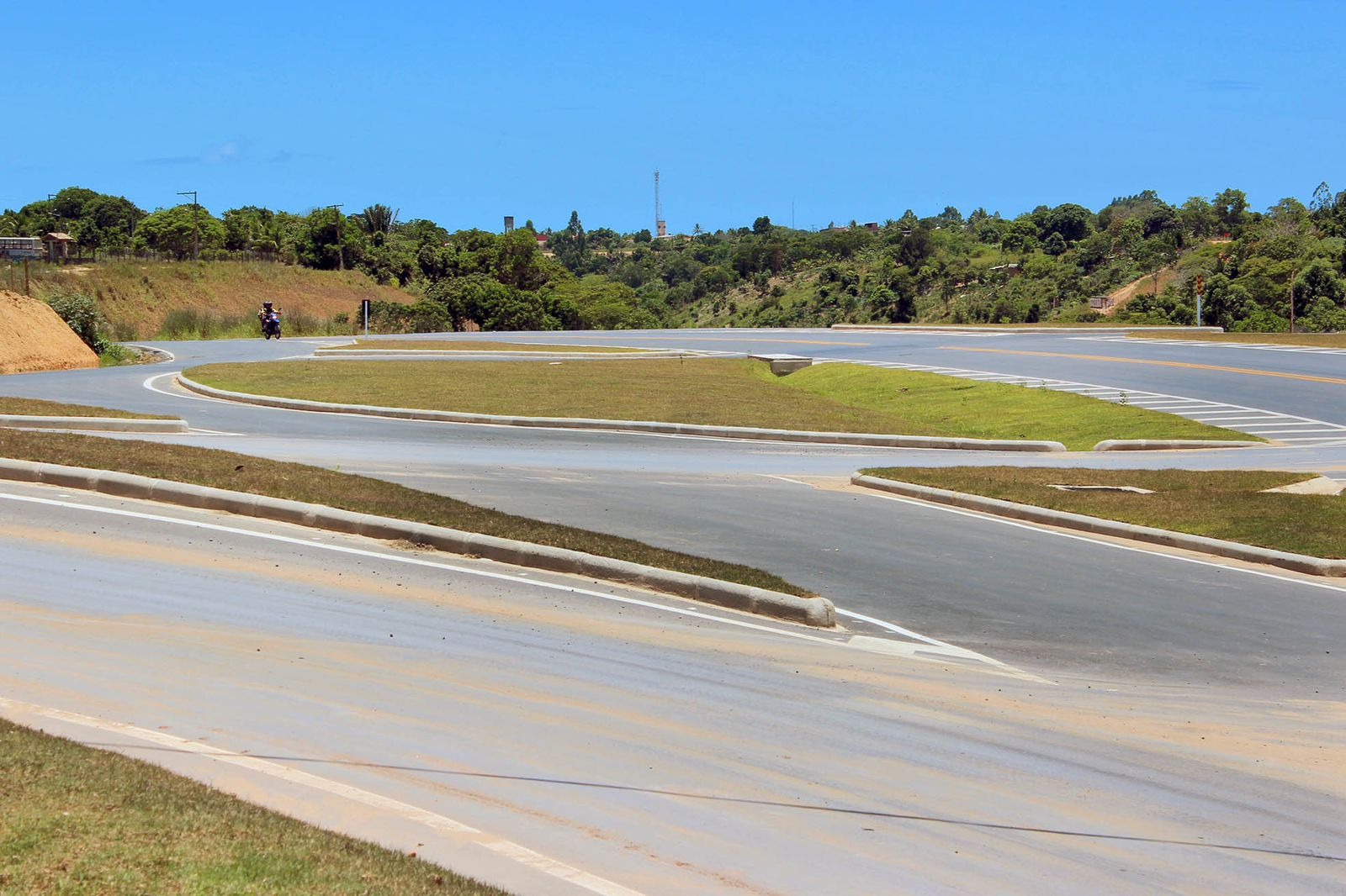 Deputada Cláudia Oliveira acompanha andamento do projeto de iluminação e ciclovia no Semi Anel Viário de Porto Seguro 5