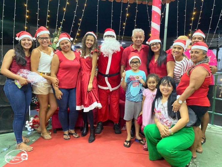 Coral natalino e visita do Papai Noel são as atrações da noite de abertura do Natal das Luzes de Itagimirim 9