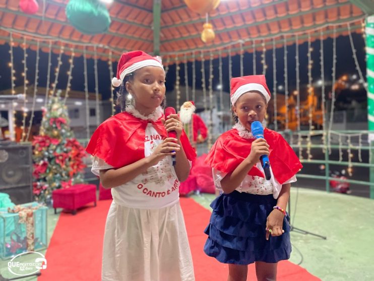 Coral natalino e visita do Papai Noel são as atrações da noite de abertura do Natal das Luzes de Itagimirim 18