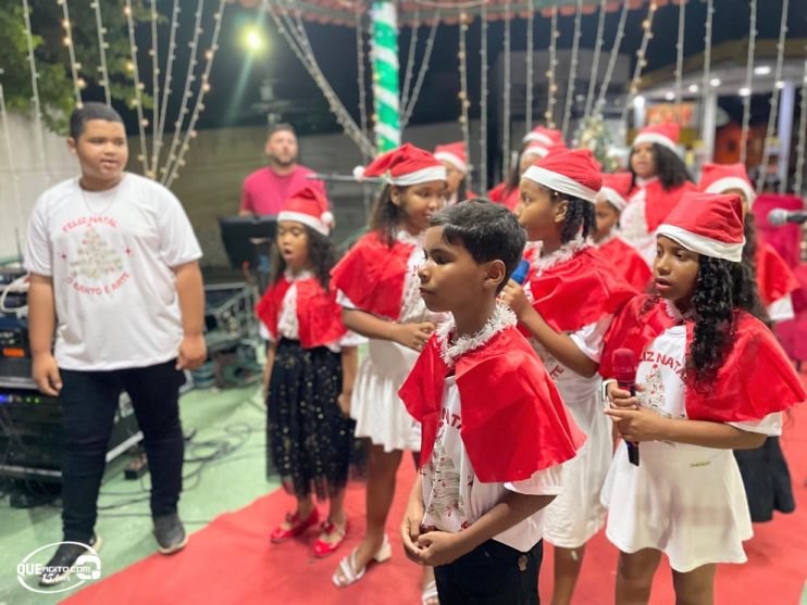 Coral natalino e visita do Papai Noel são as atrações da noite de abertura do Natal das Luzes de Itagimirim 26