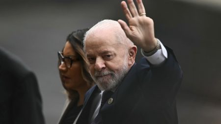 Lula está consciente e tranquilo, mas deve permanecer 48 horas na UTI, diz Paulo Pimenta 9