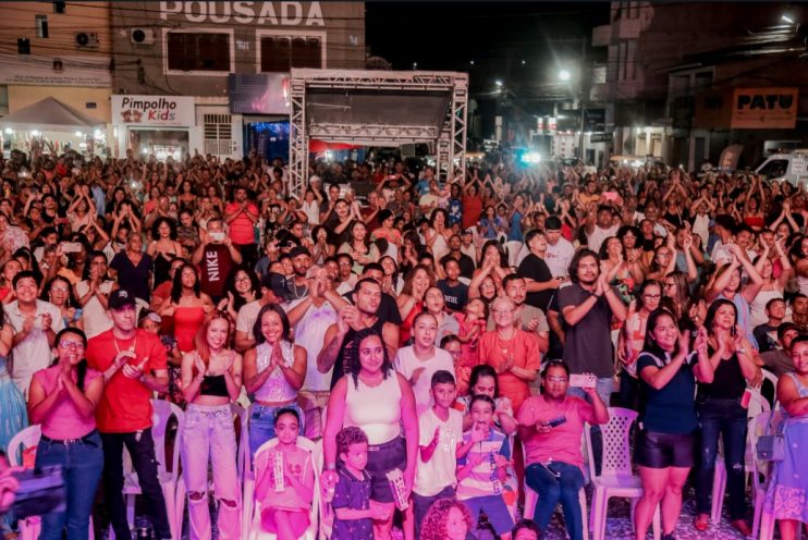 Espetáculo de ballet encanta o público na última noite do Natal das Luzes de Itagimirim 26