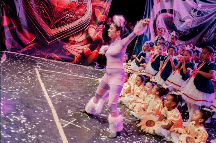 Espetáculo de ballet encanta o público na última noite do Natal das Luzes de Itagimirim 23