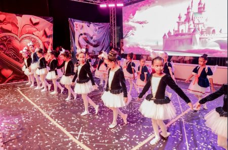 Espetáculo de ballet encanta o público na última noite do Natal das Luzes de Itagimirim 11