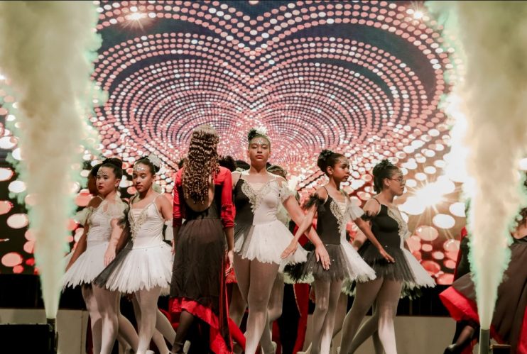 Espetáculo de ballet encanta o público na última noite do Natal das Luzes de Itagimirim 18