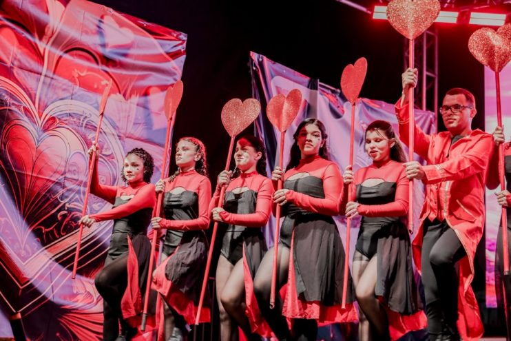 Espetáculo de ballet encanta o público na última noite do Natal das Luzes de Itagimirim 14