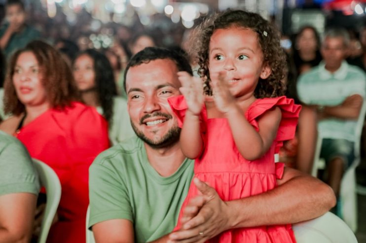 Espetáculo de ballet encanta o público na última noite do Natal das Luzes de Itagimirim 12