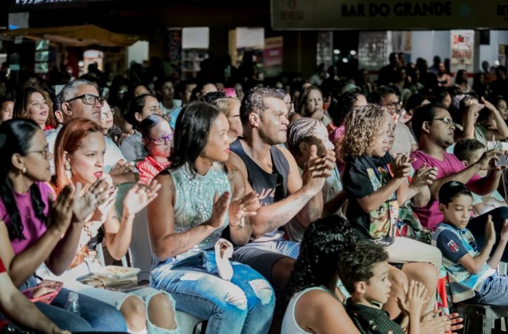 Espetáculo de ballet encanta o público na última noite do Natal das Luzes de Itagimirim 11