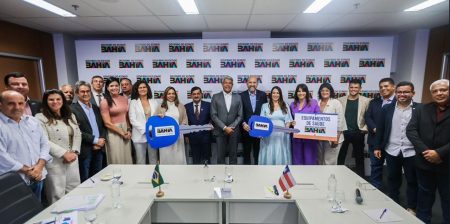 Deputada Cláudia Oliveira reafirma compromisso com o extremo sul ao acompanhar prefeitos em reuniões com o governador Jerônimo 115