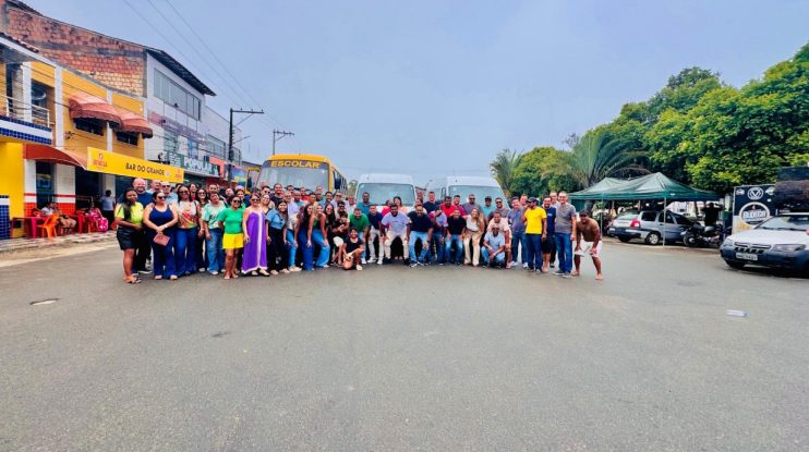 Em clima de celebração, prefeito Luizinho entrega três veículos 0km para a população de Itagimirim 17