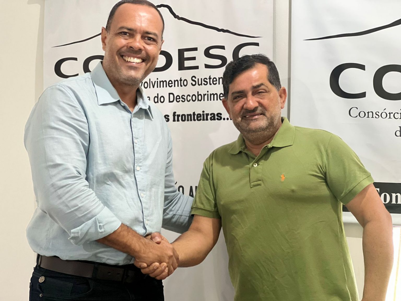 Presidente da Câmara de Eunápolis visita sede do Condesc 7