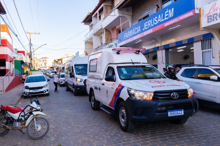 Deputada Cláudia Oliveira entrega veículos para fortalecer a saúde em Guaratinga 12