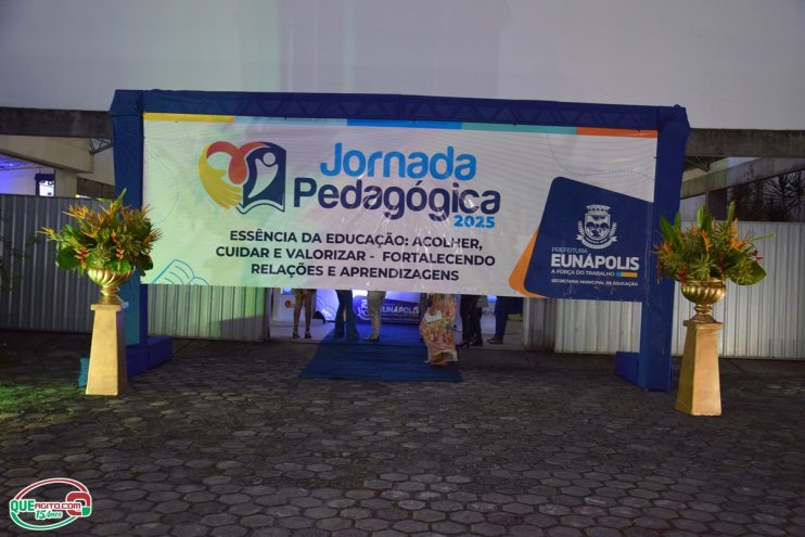 Abertura da Jornada Pedagógica reúne mais de mil e quinhentos profissionais da educação em Eunápolis 17