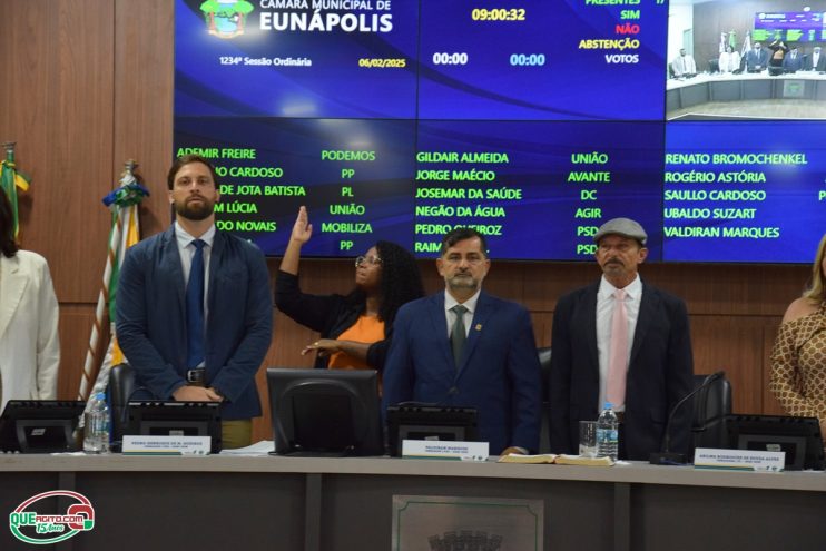 Sessão de abertura do ano legislativo reúne autoridades dos três Poderes na Câmara de Eunápolis 14