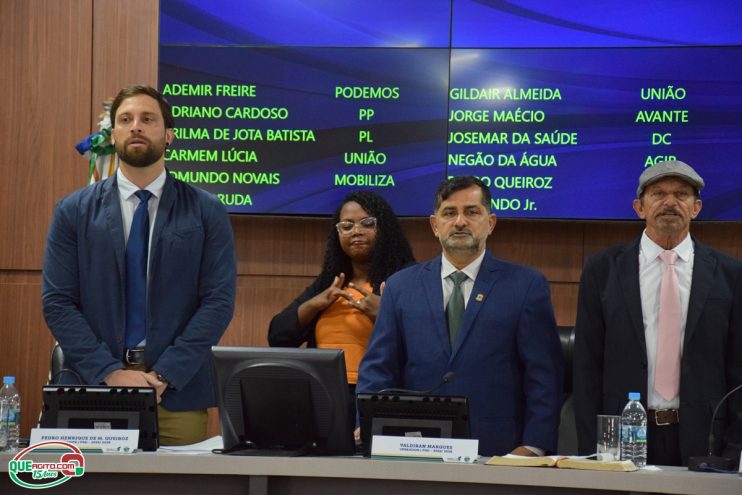 Sessão de abertura do ano legislativo reúne autoridades dos três Poderes na Câmara de Eunápolis 18